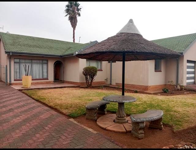 3 BEDROOM HOUSE FOR SALE IN VANDERBIJLPARK CE 5